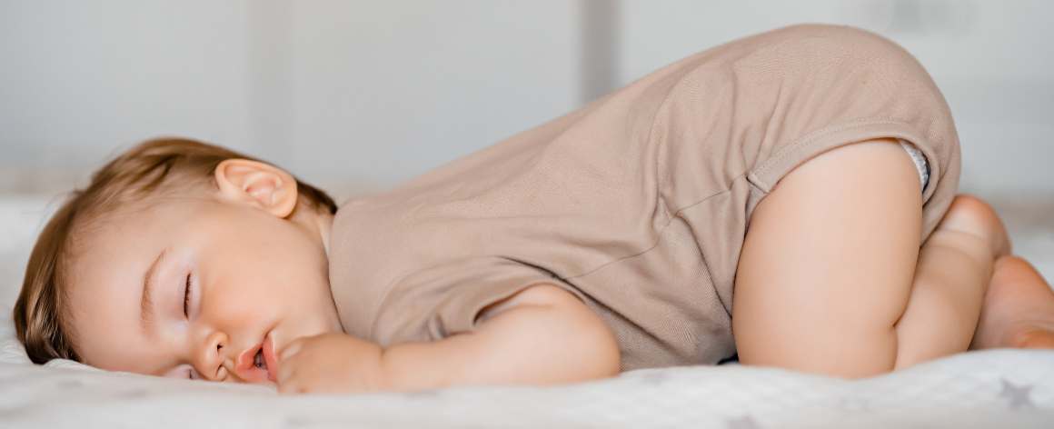Kiedy dzieci mogą bezpiecznie spać na brzuchu?