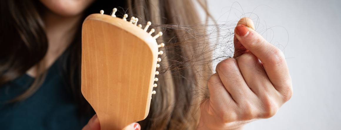 Co powoduje niską jakość włosów?
