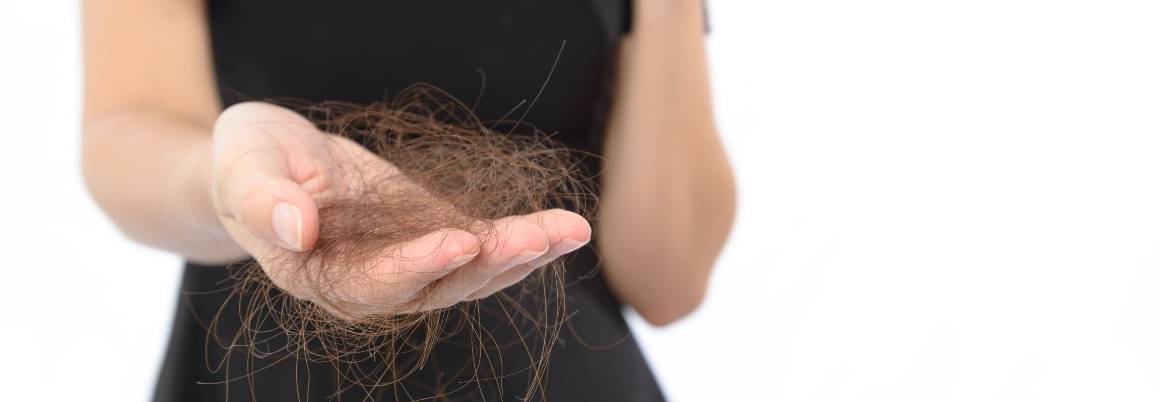 Czy brak równowagi hormonalnej może powodować wypadanie włosów u kobiet?