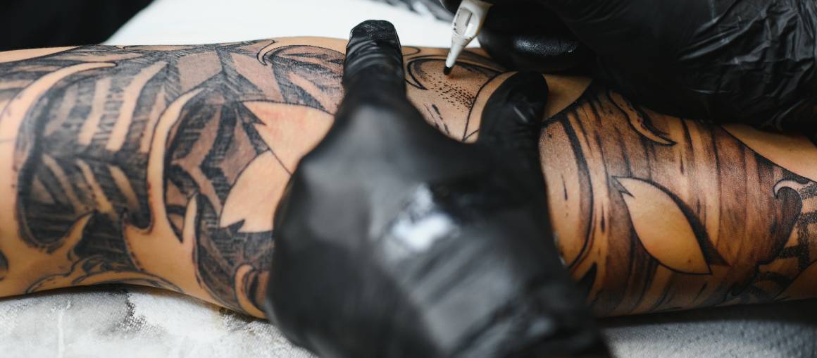 Czy stosowanie oleju CBD przed wykonaniem tatuażu zmniejsza ból?