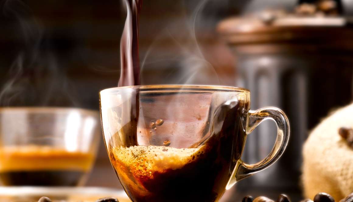 Proszę odkryć wpływ kofeiny na poziom magnezu i jej wpływ na zdrowie. Dowiedz się więcej o kawie, niedoborze magnezu i zapobieganiu.