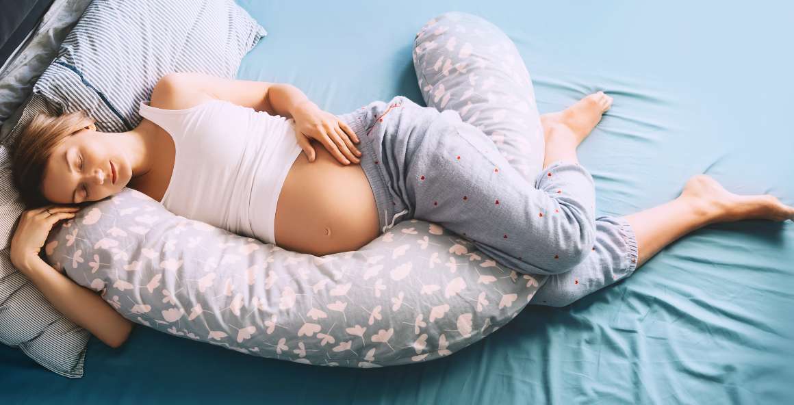 idealna pozycja do spania podczas ciąży - pierwsze 3 miesiące