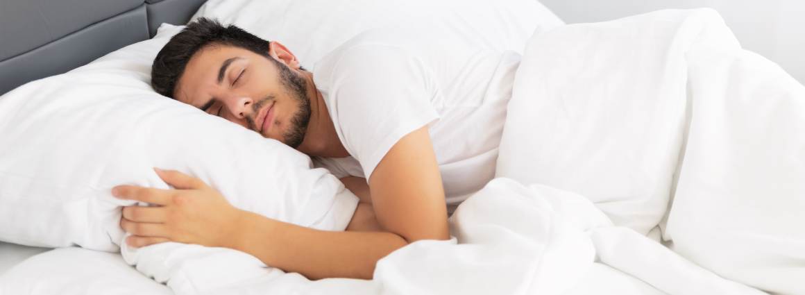 5 skutecznych sposobów na spalanie tłuszczu podczas snu