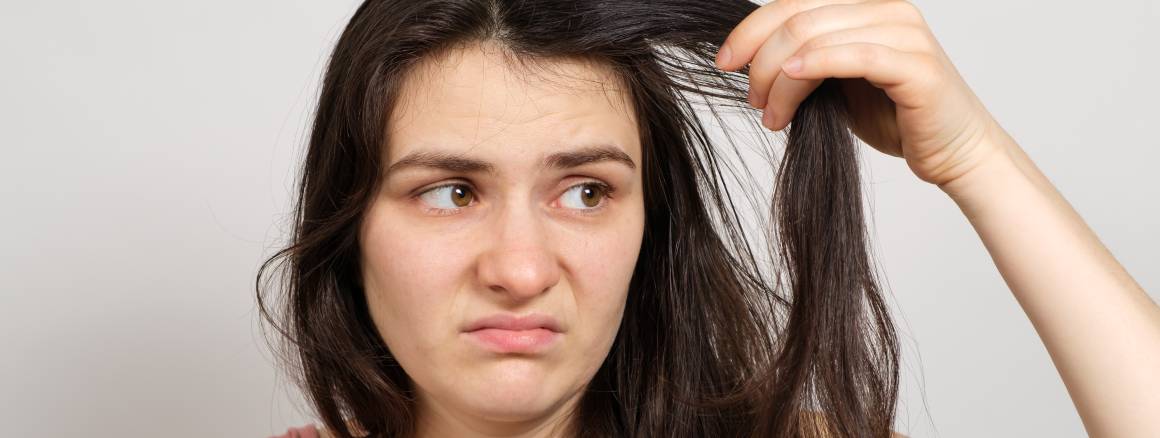 8 oznak zniszczonych włosów: jak sprawdzić, czy włosy są zniszczone?