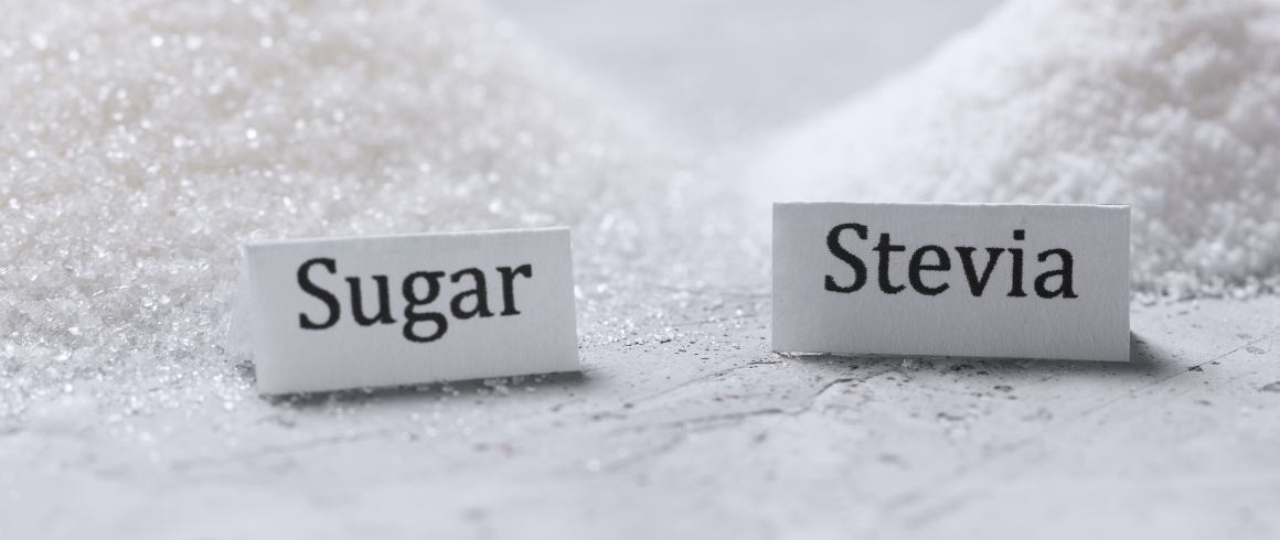 Wady i zalety naturalnych substancji słodzących w porównaniu z cukrem rafinowanym